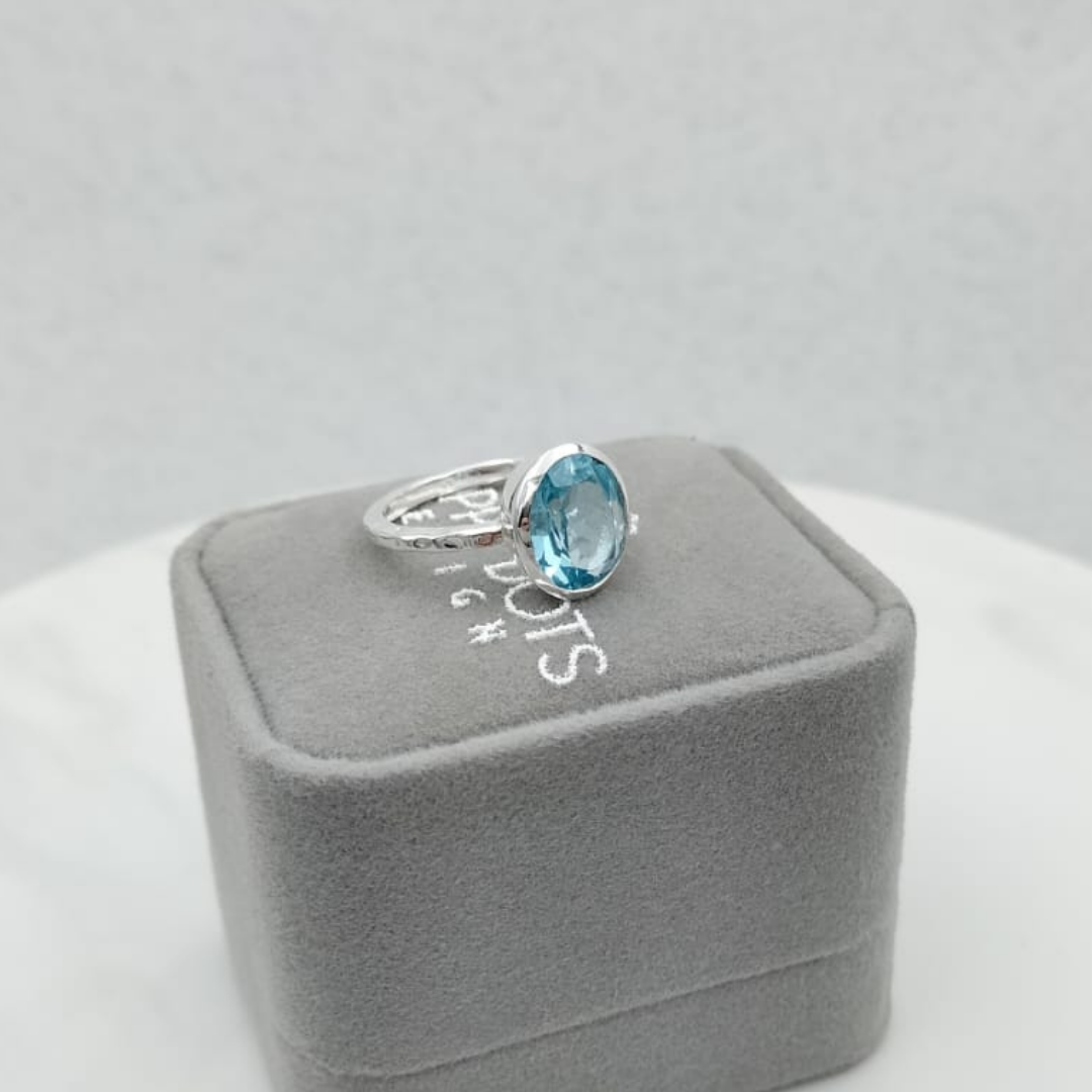 Luxurious Sterling Silver Blue Topaz Oval Ring (10mm x 12mm)